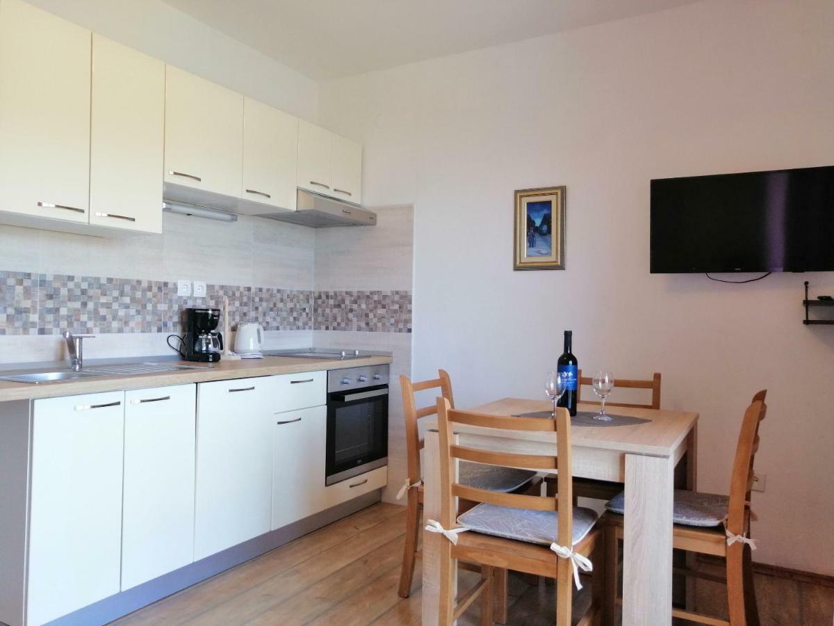 Apartments And Room Caric Jelsa  Exterior photo
