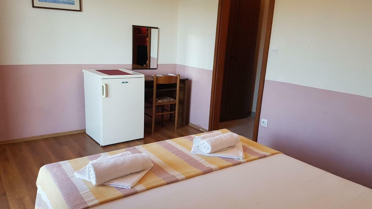 Apartments And Room Caric Jelsa  Exterior photo