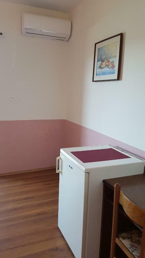 Apartments And Room Caric Jelsa  Exterior photo