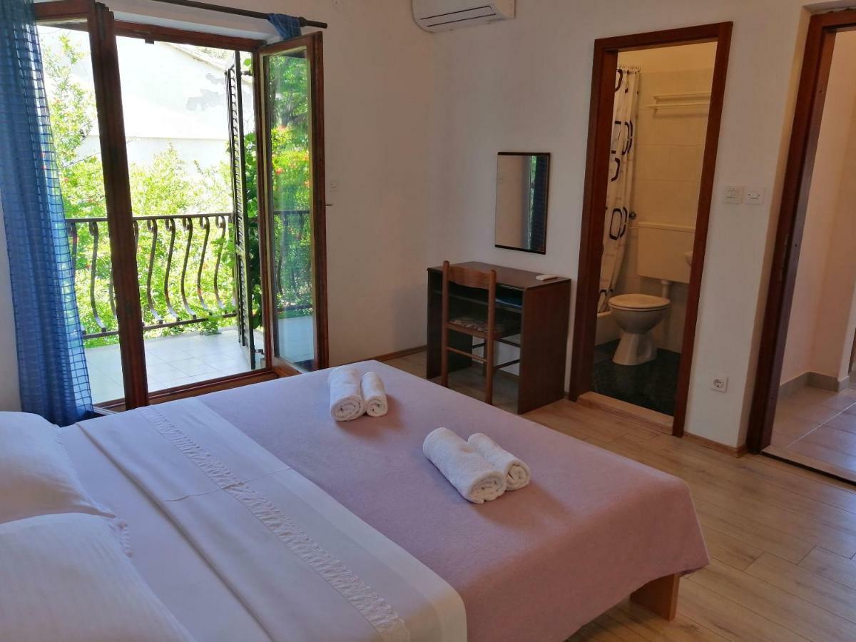 Apartments And Room Caric Jelsa  Exterior photo