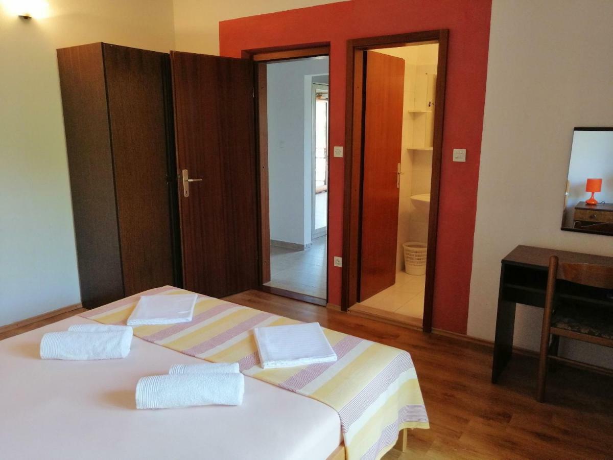 Apartments And Room Caric Jelsa  Exterior photo