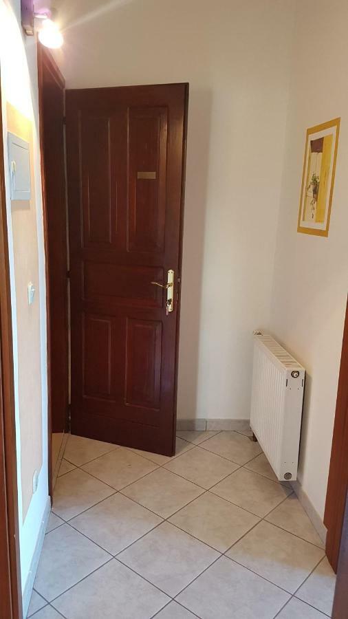 Apartments And Room Caric Jelsa  Exterior photo