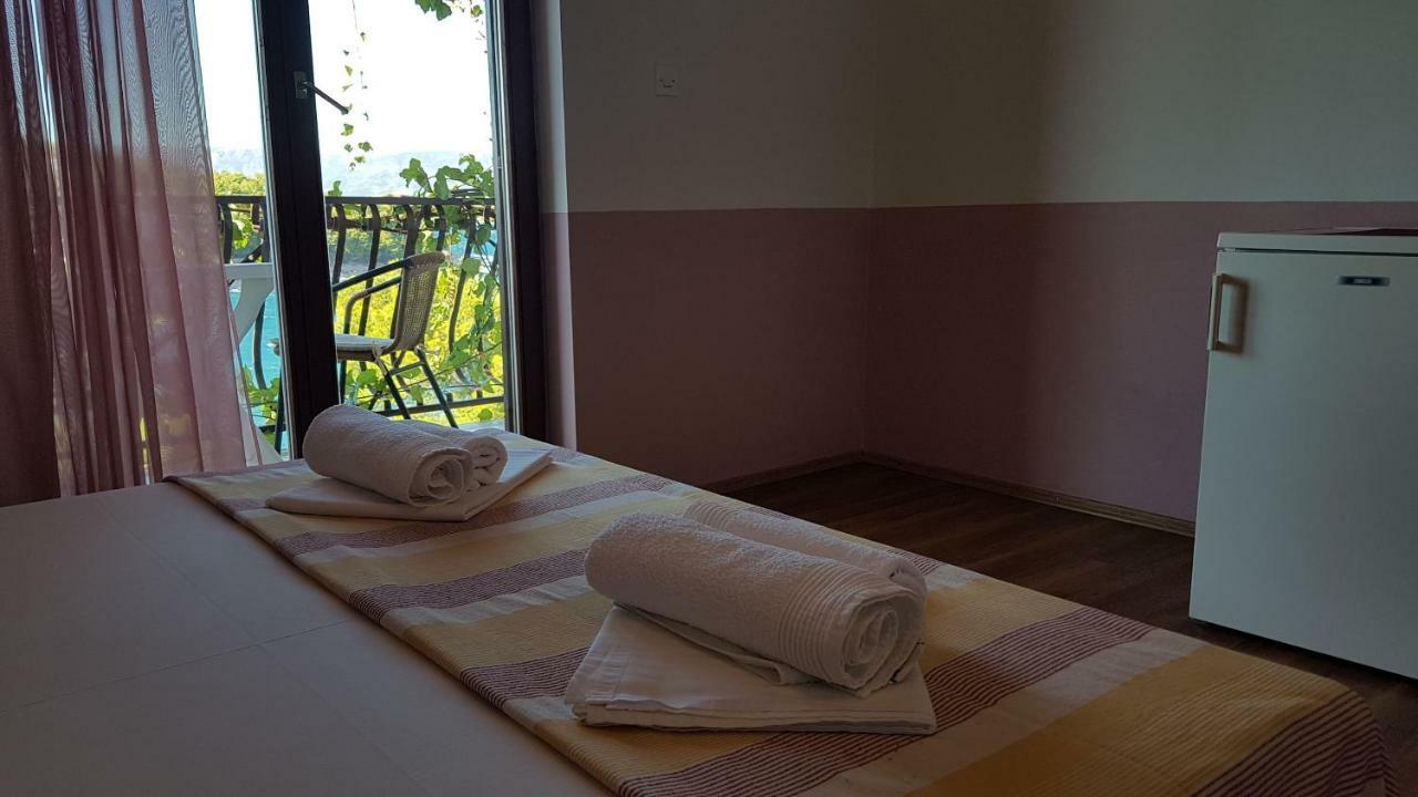 Apartments And Room Caric Jelsa  Exterior photo