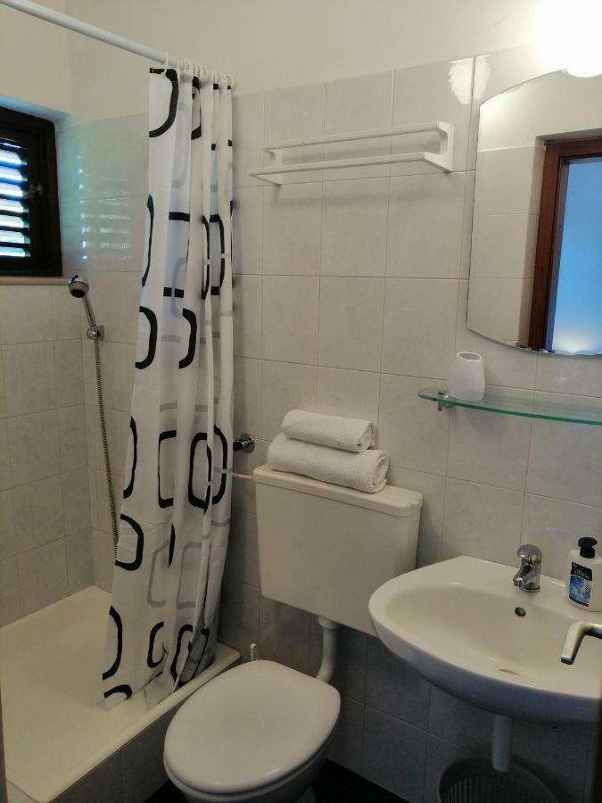 Apartments And Room Caric Jelsa  Exterior photo