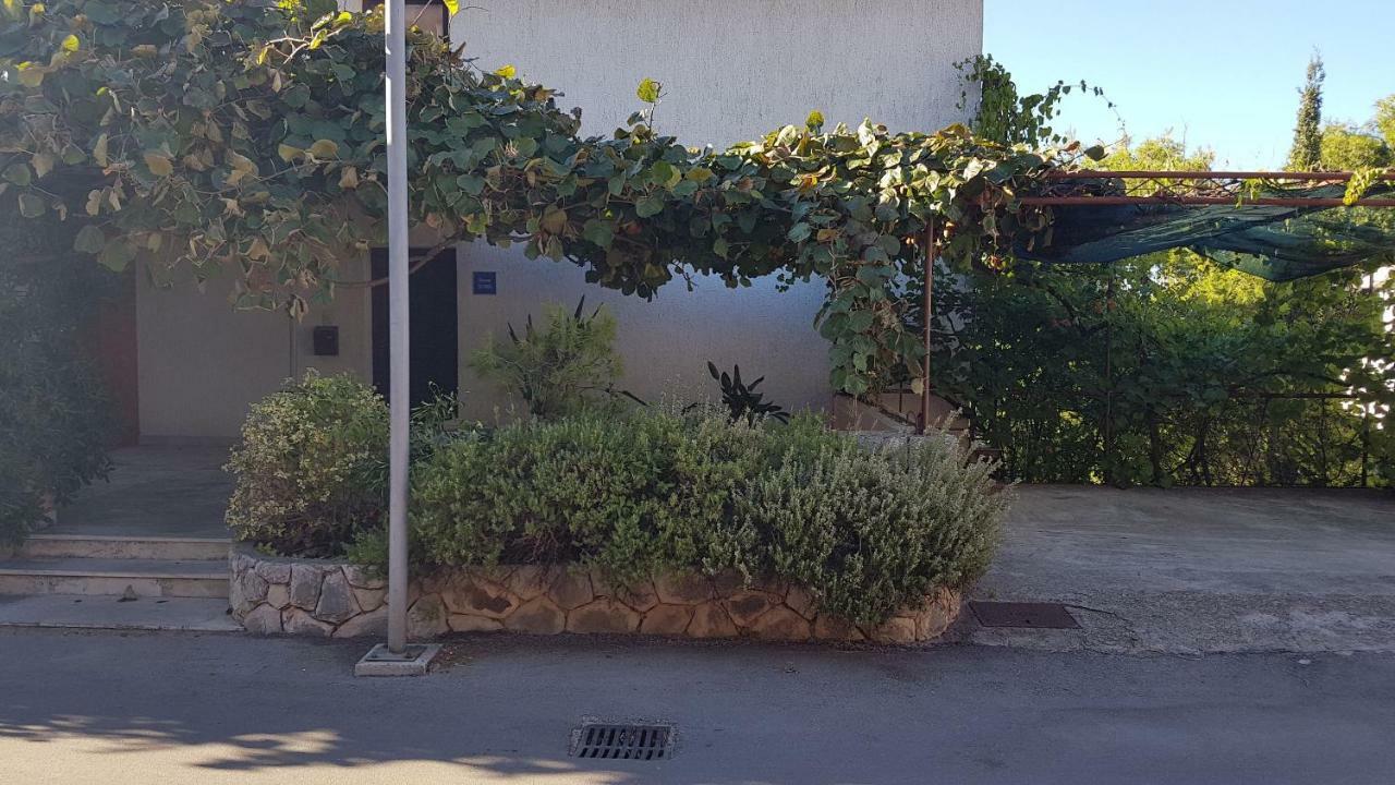 Apartments And Room Caric Jelsa  Exterior photo